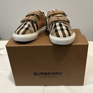 Burberry sneakers